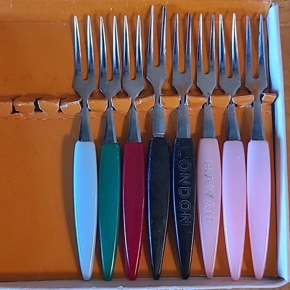 LITTLE FORKS & LITTLE KNIVES Incomplete Set, Perfect For Replacements - Picture 2 of 16